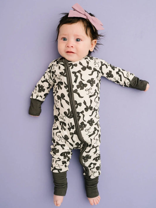 Monochrome Bows Sleeper