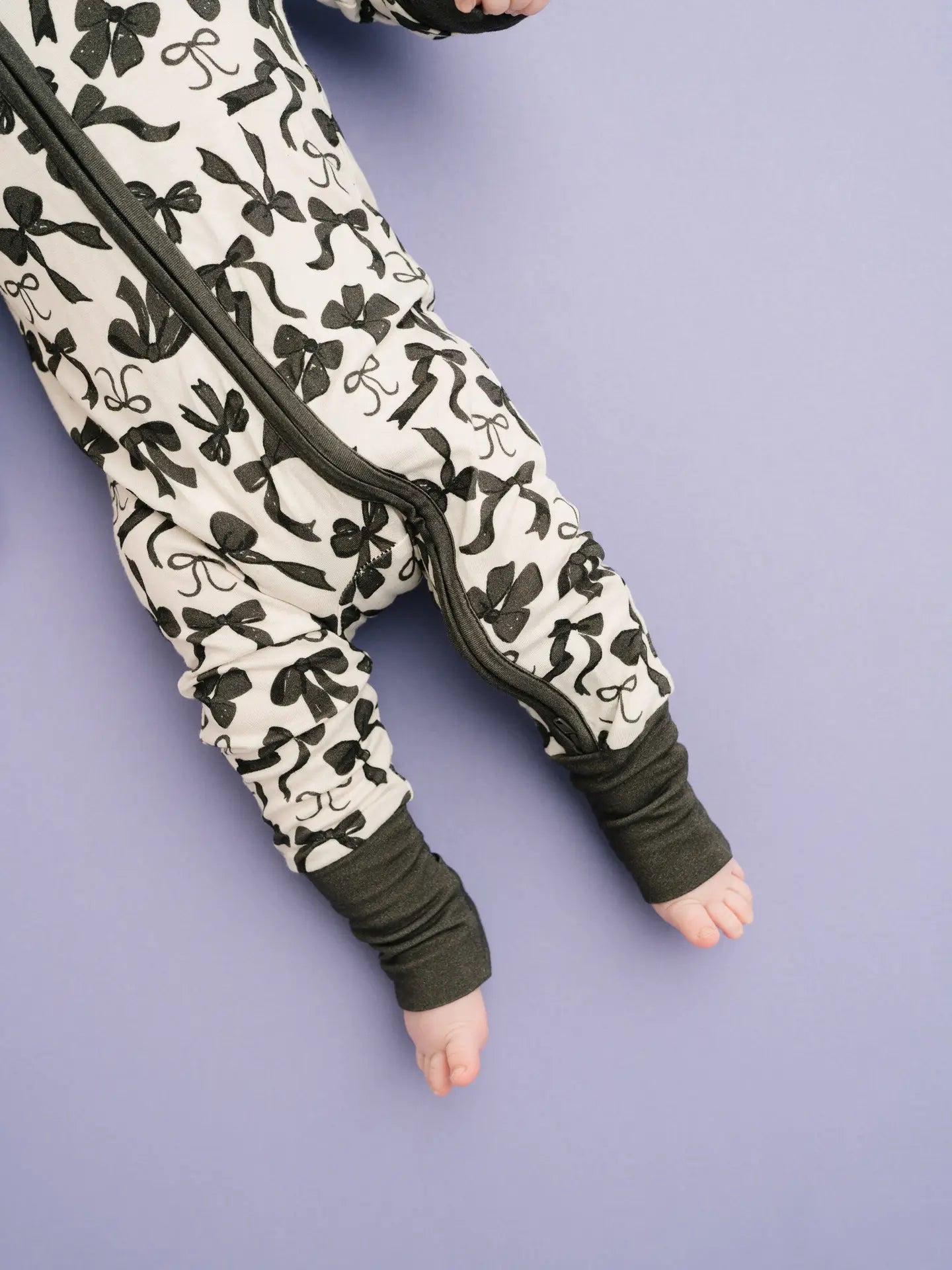 Monochrome Bows Sleeper