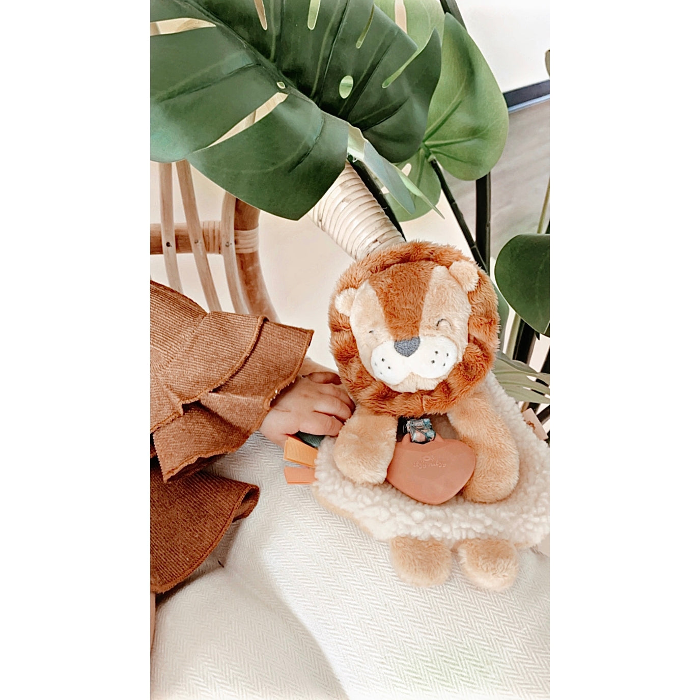 Itzy Friends Itzy Lovey Plush with Silicone Teether Toy: Buddy the Lion